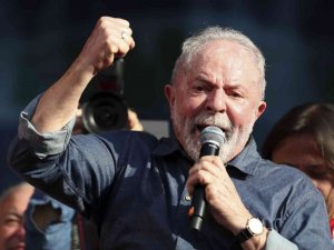 Eski Brezilya Devlet Başkanı Lula: “Zelenskiy savaştan en az Putin kadar sorumlu”