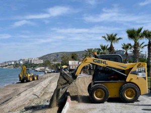 Kuşadası’nda plajlar yaz sezonuna hazırlanıyor