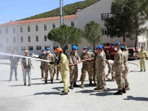 Komandolara yangın eğitimi