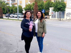 Kadın muhtardan, Anneler Günü’nde hemcinslerine jest