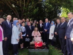 Eski vekil Karaburun: "Evliliğimiz Osmangazi Köprüsü gibi uzun ömürlü olsun"