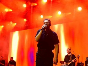 Ünlü şarkıcı Edis’ten Bursa’da coşkulu konser