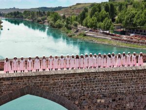 Diyarbakır’ın tarihi moda ile canlandı