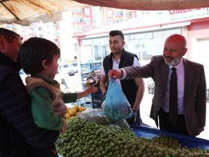 Başkan Çolakbayrakdar’a Ertuğrulgazi Pazarında sevgi seli