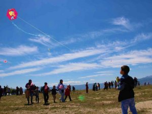 Elazığ’da ‘Engelsiz Uçurtma Şenliği’ renkli görüntülere sahne oldu