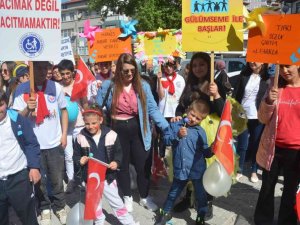 Engelliler farkındalık için yürüdü