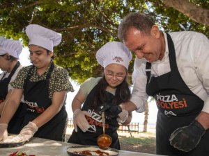 Başkan Seçer, özel gereksinimli çocuklarla pizza yaptı