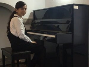 ADÜ Devlet Konservatuvarı Müzik ve Bale Ortaokulu öğrencisi Koçak birincilik ödülüne layık görüldü