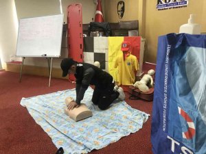 Kuşadası’nda cankurtaran adayları yoğun bir eğitimden geçti