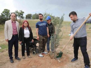 Engelli vatandaşlar ’Benim de bir ağacım var’ projesi çerçevesinde fidan dikti