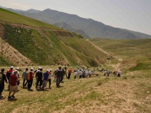 Siirt’te 3 bin 500 yıllık tarihi akabe yolunda doğa yürüyüşü