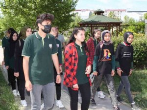 Lise öğrencileri, üniversiteyi gezerek tanıdı