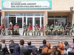 Özel öğrenci kınalı kuzuların temsili askerlik coşkusu