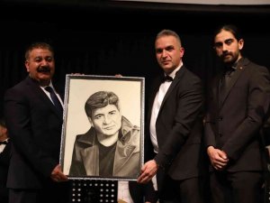 ‘Eserleriyle İbrahim Erkal’ Anma Konserine yoğun ilgi