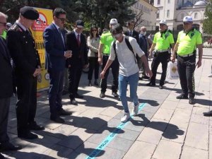 İçmeden sarhoş eden gözlük: Yürümekte güçlük çektiler