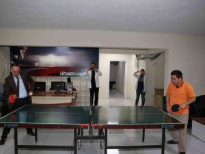 Başkan Saygılı, engelli bireylerle masa tenisi oynadı