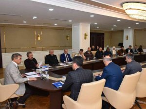 Vali Gürel, uluslararası öğrencilerinin kanaat önderleri ile toplantıda görüştü