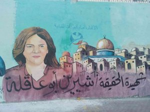 İsrail güçleri tarafından öldürülen Al Jazeera muhabirinin anısına Gazze’de duvar resmi yapıldı