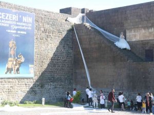 Diyarbakır’ın tarihi mekânlarını gelin duvağı sardı
