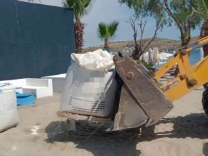 Bodrum Belediyesi ekipleri ’beyaz kum’ serimine engel oldu