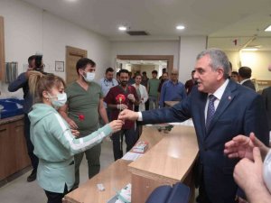Beyazgül hastanede görevli hemşirelerin haftasını kutladı