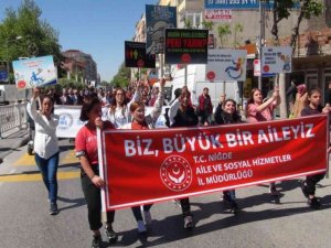 Engellilerden farkındalık yürüyüşü