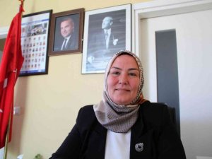 Görev başında vefat eden eşinin yerine seçildiği muhtarlıkta 24 saat mesaide
