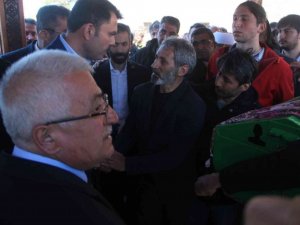 Bakan Kurum, trafik kazası sonucu hayatını kaybeden üniversite öğrencisinin cenaze törenine katıldı