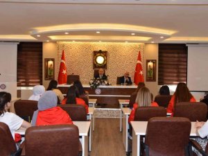 Vali Karadeniz, gençleri ağırladı