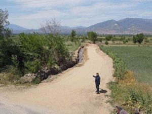 Nazilli Belediyesi Pirlibey Mahallesi’nde yol yenileme çalışmalarını sürdürüyor