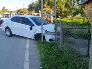 İki otomobil ve motosikletin karıştığı kazada 1 kişi yaralandı