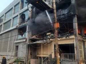 Hindistan’da binada yangın: 26 ölü, 30 yaralı