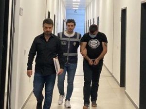 5 milyonluk para ve çeklerle kayıplara karışmıştı, yakayı ele verdi