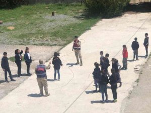 Jandarma ekipleri içleri ısıttı
