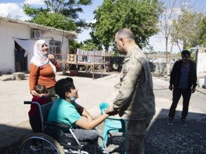 Diyarbakır İl Jandarma Komutanlığı ekipleri engellileri unutmadı