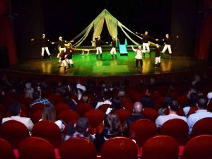 Cephede Piknik oyununun galasında dezavantajlı çocuklardan üstün performans
