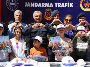 İşitme engelli öğrencilere jandarmadan özel etkinlik