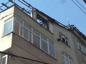 Prizde unutulan şarj aleti faciaya neden oldu: 2 daire küle döndü