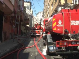 Bağcılar’da korkutan çatı yangını