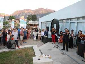 Marmaris İçmeler Sanatevi kapılarını sergiyle açtı