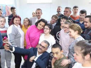 AK Parti Çorum İl Başkanı Ahlatcı’dan özel çocuklara ziyaret