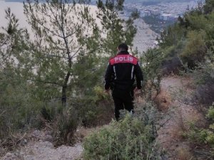 Annesini görüntülü arayarak intihar edeceğini söyleyen genç polisi alarma geçirdi