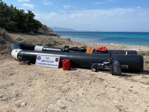 Çeşme’de 27 düzensiz göçmen, 4 kaçakçı yakalandı