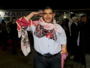 Jandarma askere gidecek engelli gençlere asker eğlencesi düzenledi