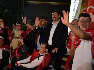 Özel askerler kınaları yakılarak askere uğurlandı