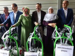 Çiftçilere süt sağma makinesi dağıtıldı