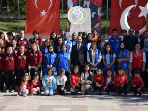 Bilecik’te Gençlik Haftası Atatürk Anıtı’na konulan çelenkle başladı