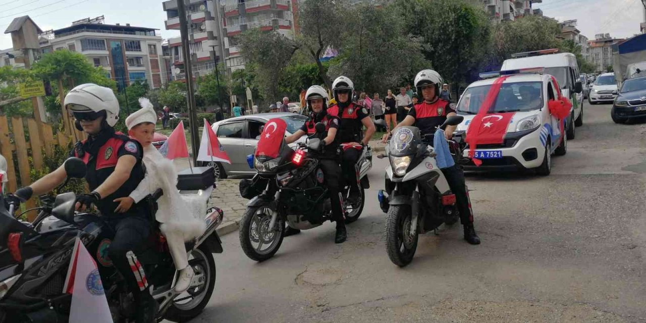 Salihli’de şehit çocuğuna özel konvoy
