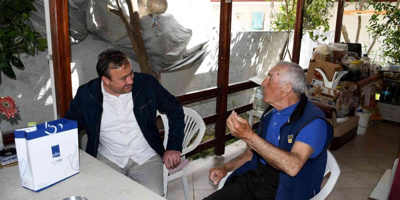 Kuşadası Belediyesi’nden 80’inci yaş sürprizi