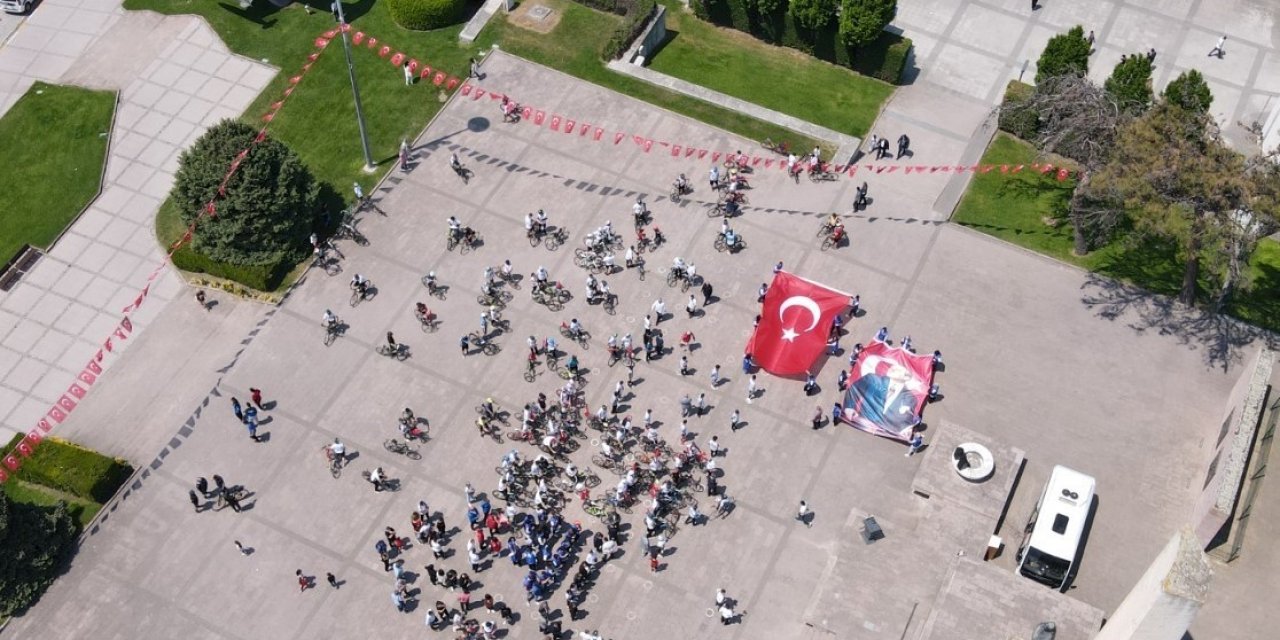 Balıkesirli gençler sosyal medyadan, sosyal meydana indi